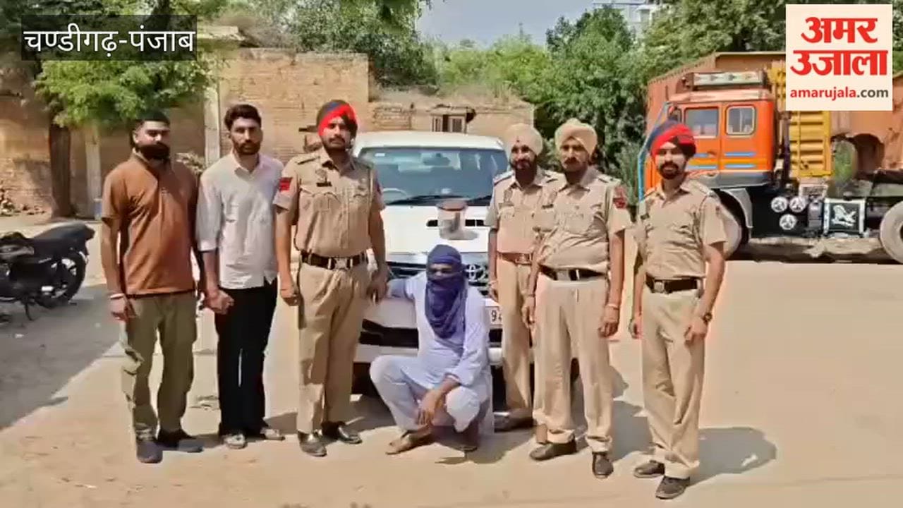 Moga Police arrested one person with an illegal pistol and four cartridges.
