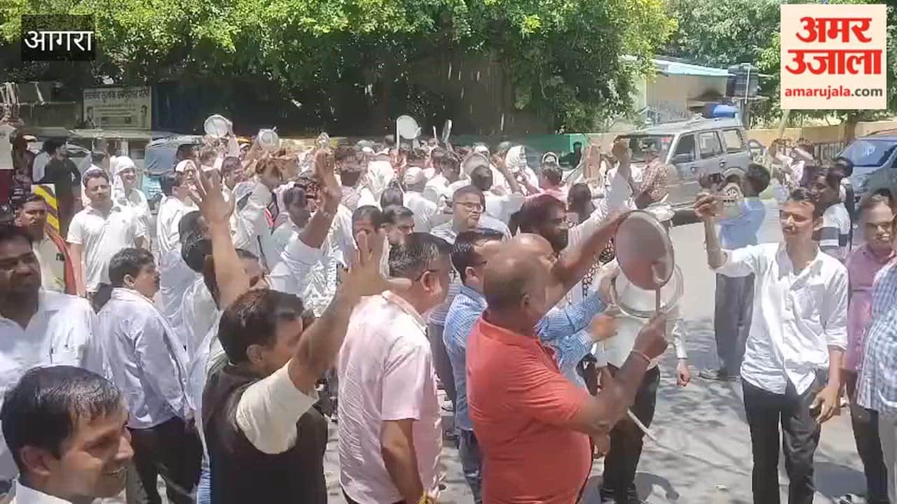 Lawyers Protest E-Registry System with Utensil-Banging Demonstration