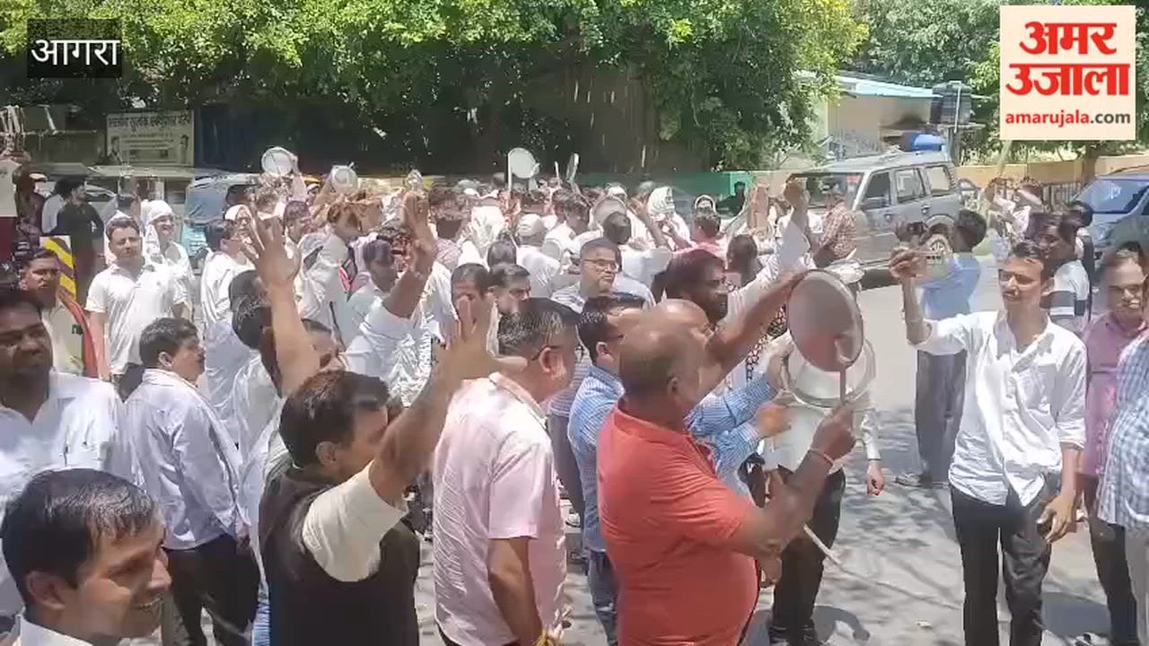 Lawyers Protest E-Registry System with Utensil-Banging Demonstration