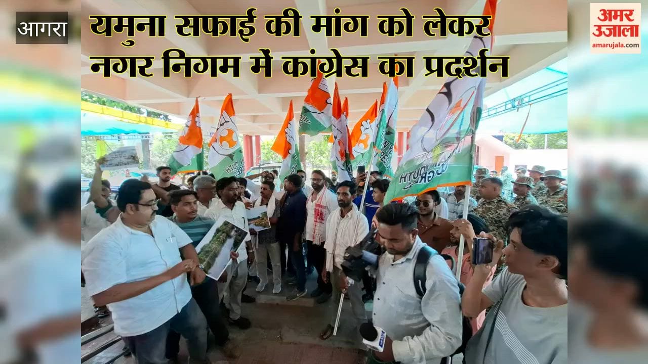 Congress Protests at Agra Municipal Corporation Demanding Yamuna Cleanup