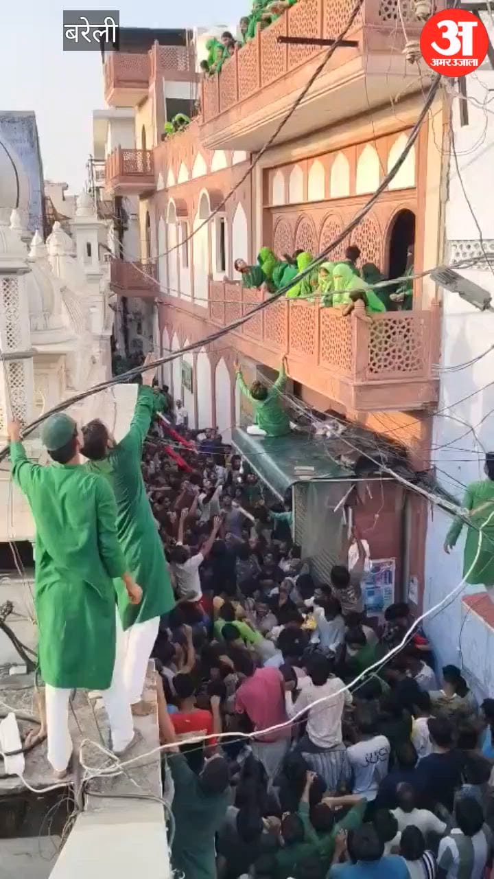 VIDEO: बरेली में खानकाह नियाजिया से निकला अजादारी का जुलूस, बांटा गया लंगर