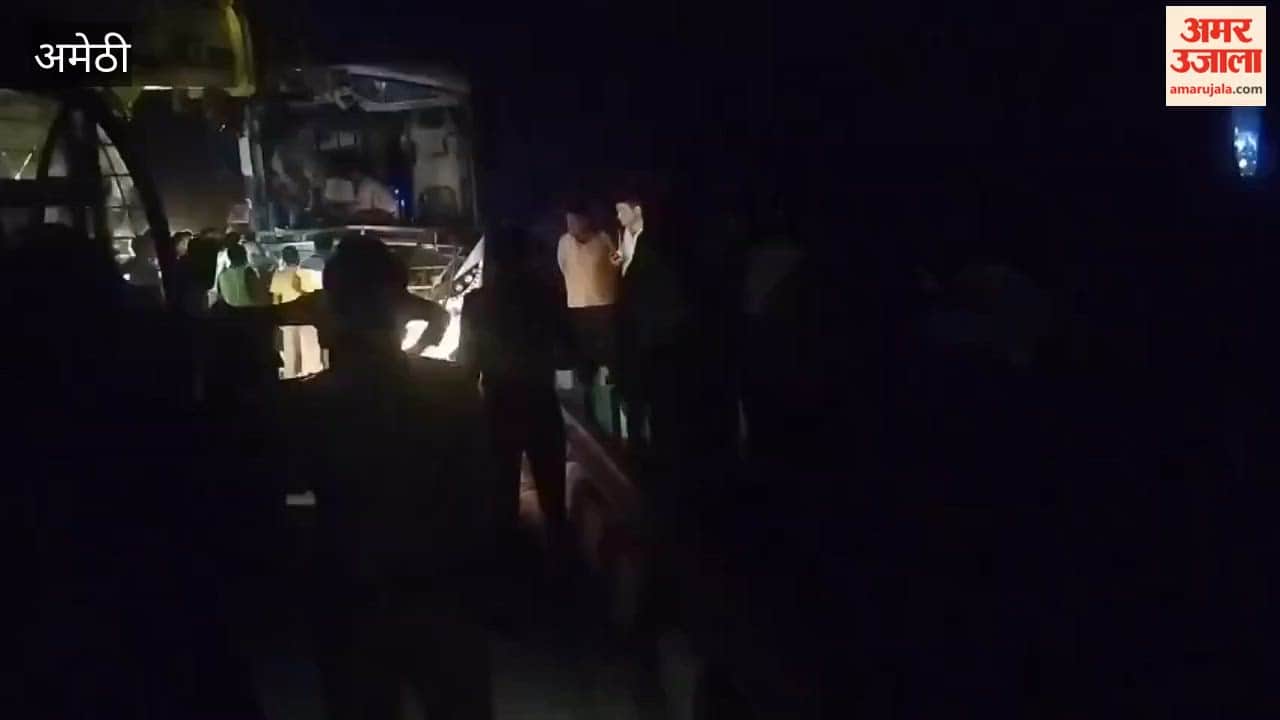 पूर्वांचल एक्सप्रेसवे पर ट्रक में पीछे से भिड़ी डबल डेकर बस, 42 यात्री सवार थे; चालक समेत पांच घायल