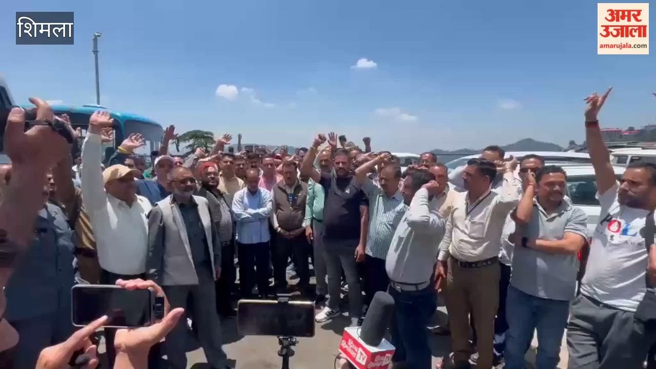 Shimla: Talks with the Additional Secretary Transport fail slogans raised at the Old Bus Stand