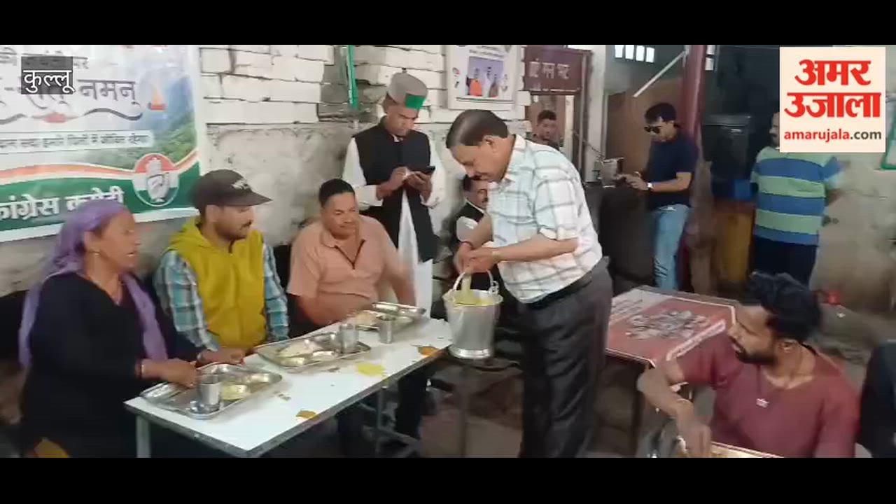 kullu congress serves-food-to-patients-on-virbhadra-singh-birth-anniversary