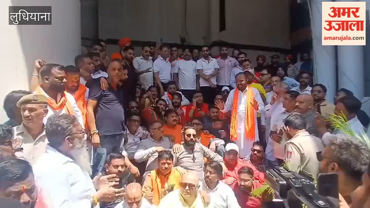 Protest outside the Police Commissioner's office in Ludhiana against the attack on a Shiv Sena leader