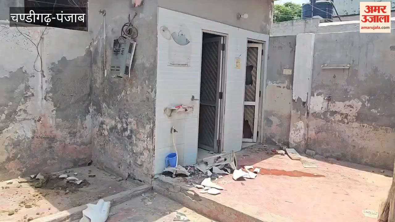 Miscreants posing as police officers wreaked havoc at midnight; they ransacked two homes and fled with cash and jewelry