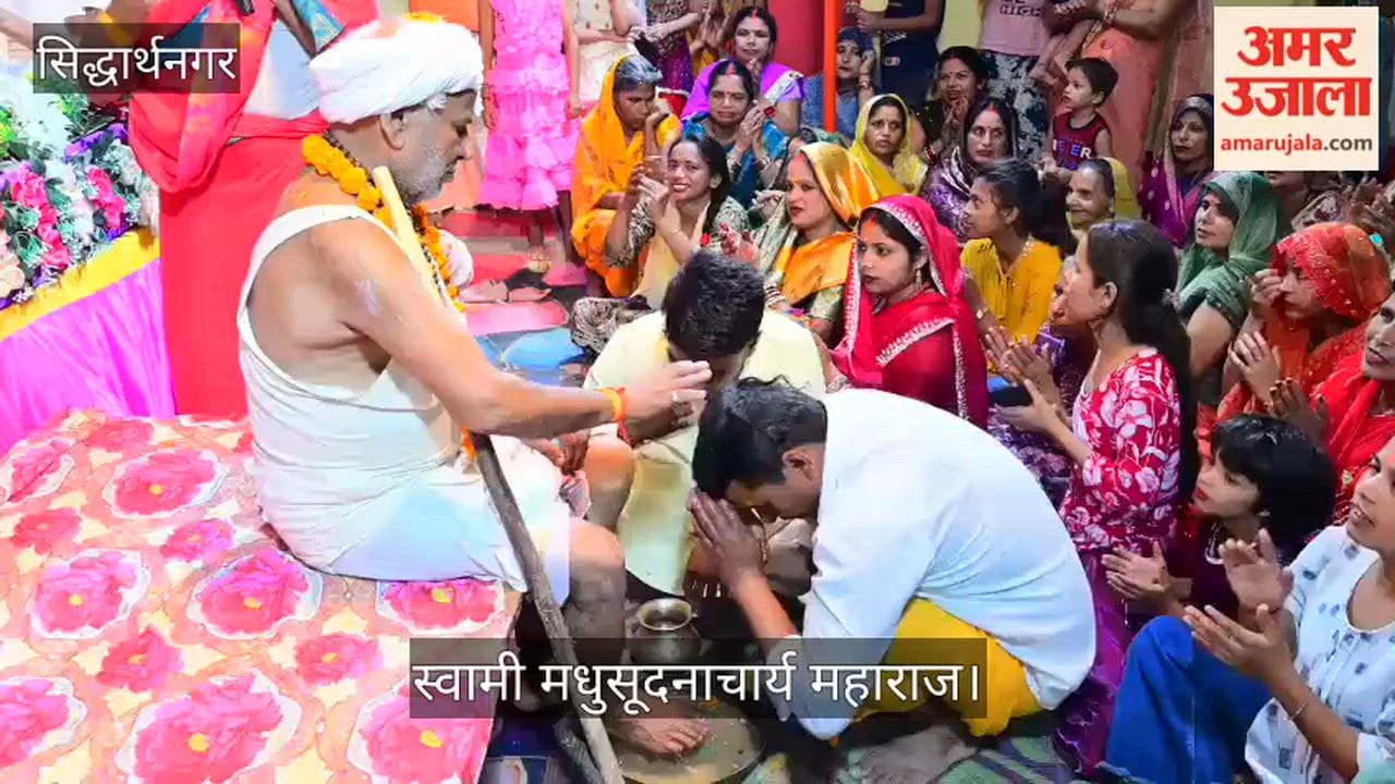 Devotees became emotional upon hearing the story of Sudama Charitra.