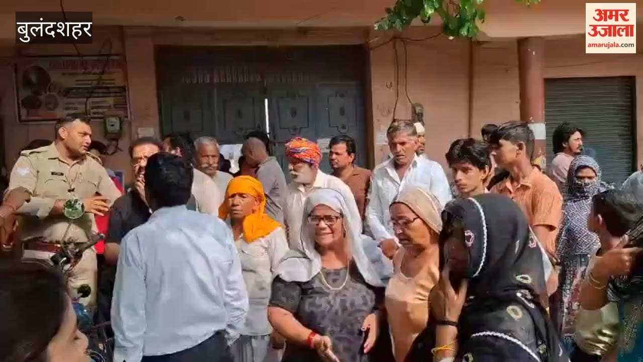 Protest against country liquor shop in Bulandshahr