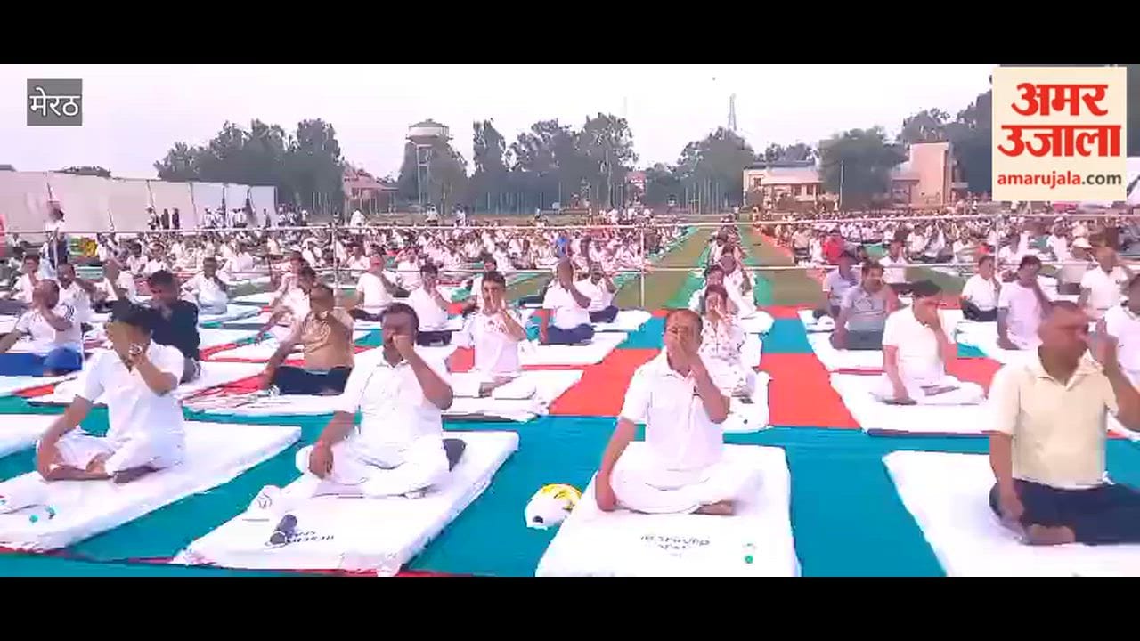 Meerut: MP performs yoga with the public at CCSU.