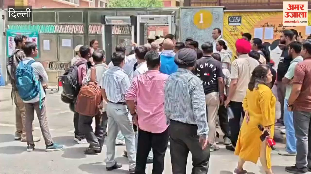 Parents protest at NEET exam center in Delhi