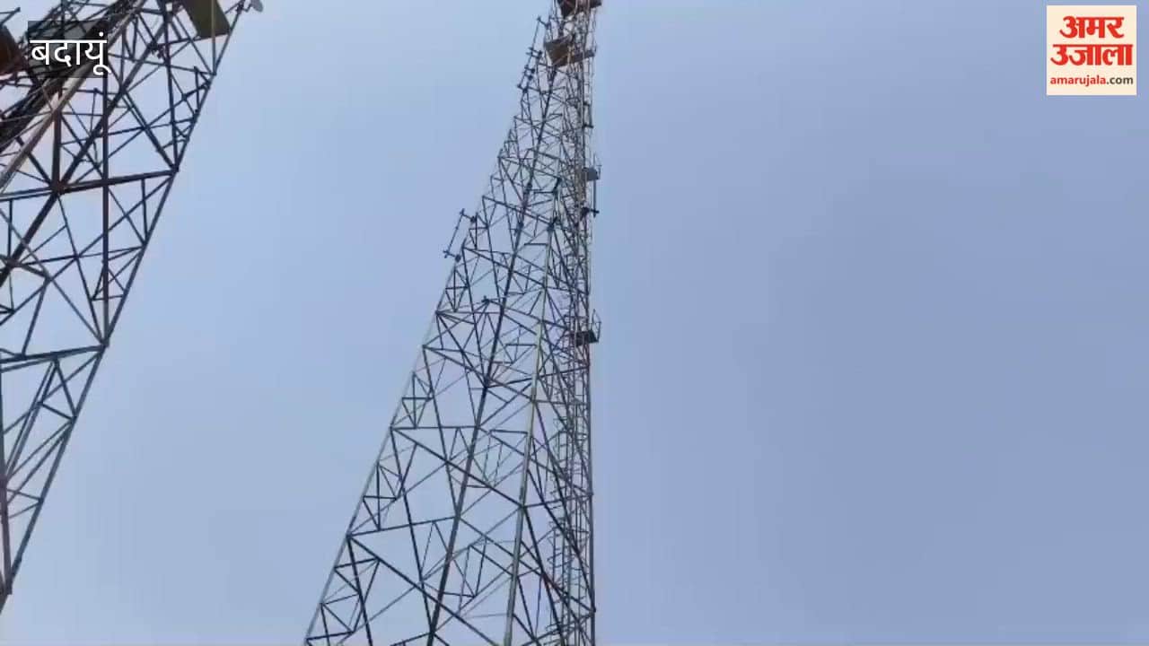 man climbed a mobile tower over a love affair in Budaun