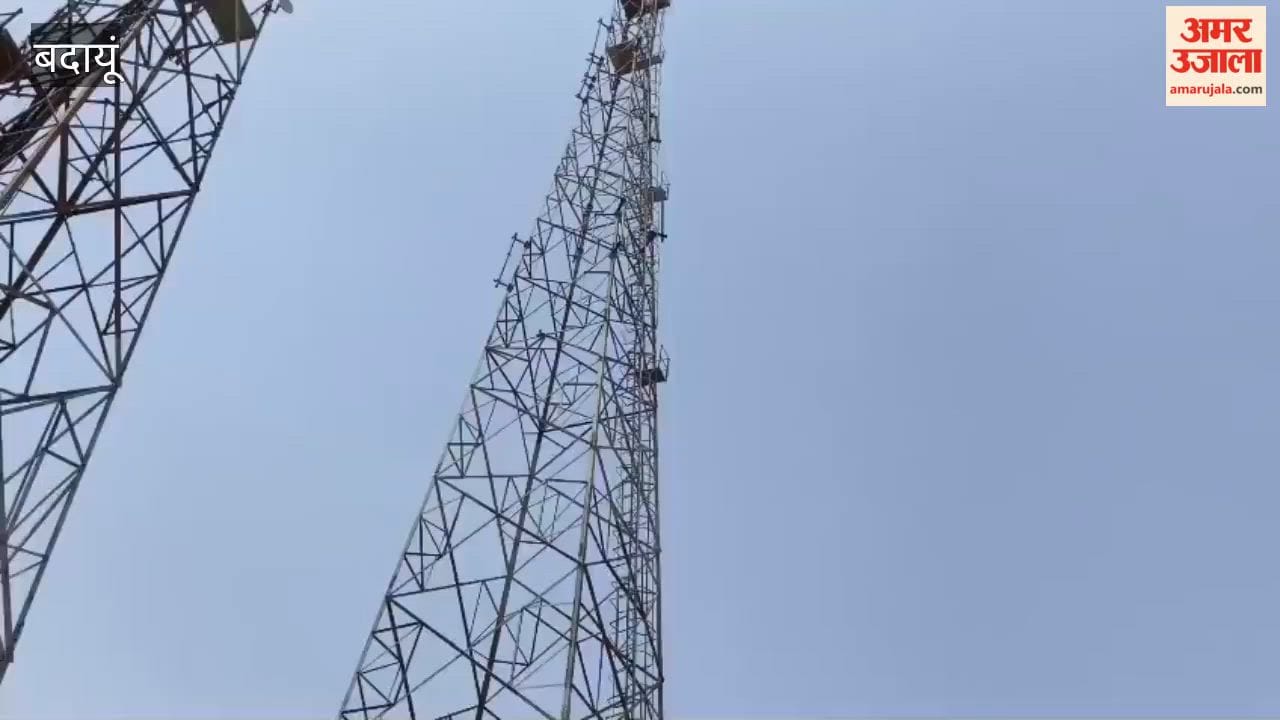 man climbed a mobile tower over a love affair in Budaun