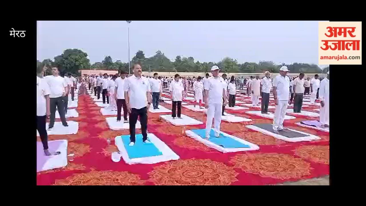 Meerut: Performed yoga with the DM at Kailash Prakash Sports Stadium.