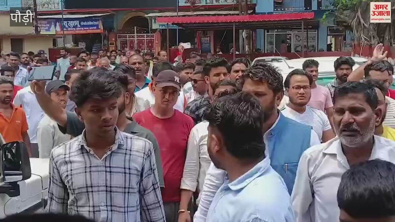 Minor missing from Srinagar for 13 days; locals stage angry protest at the Kotwali police station