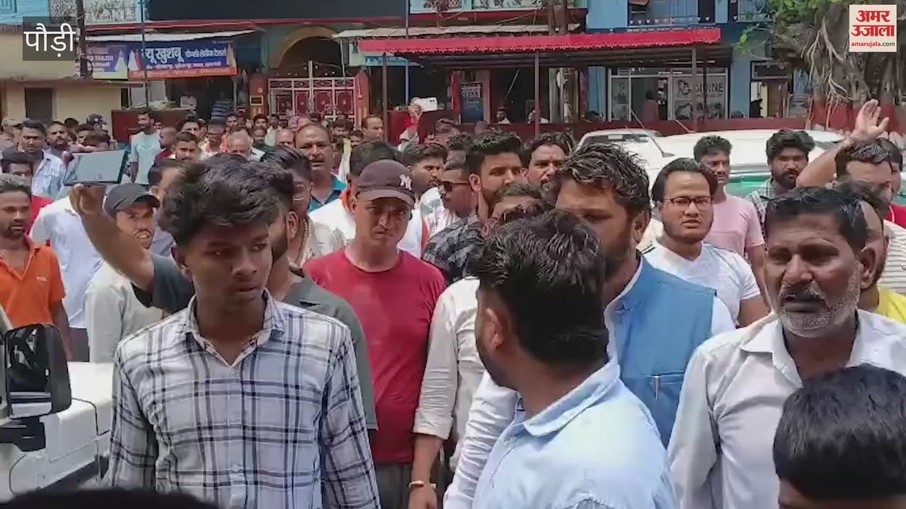 Minor missing from Srinagar for 13 days; locals stage angry protest at the Kotwali police station