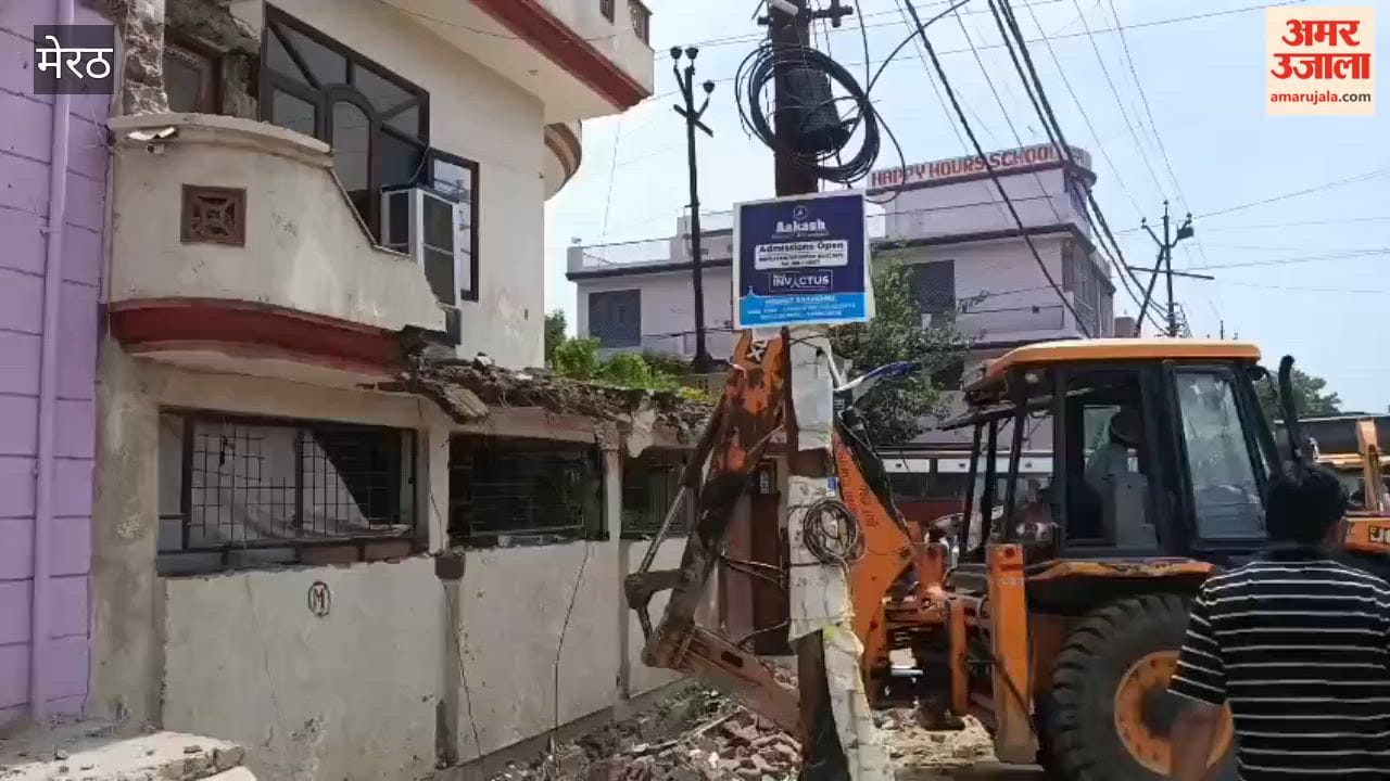 Meerut: Demolition drive carried out on Shastri Nagar and RTO Road.