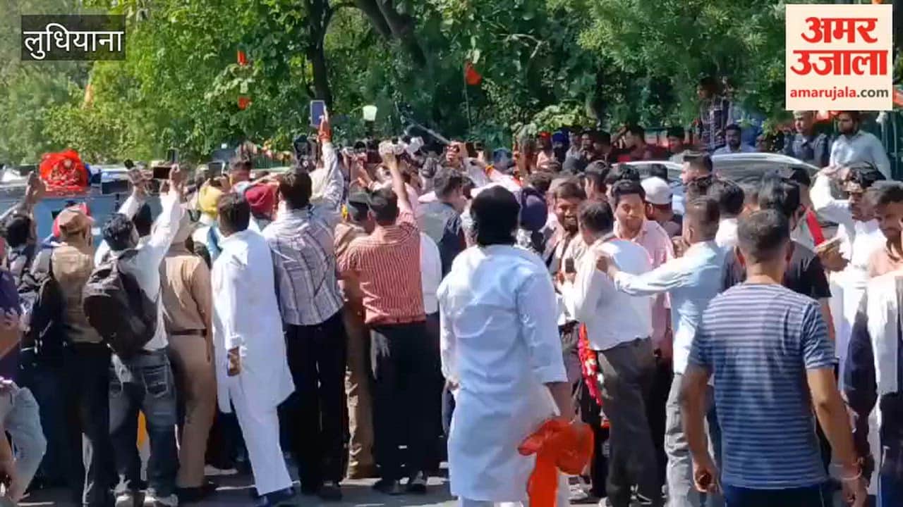 BJP National President Nitin Navin arrived in Ludhiana; party workers accorded him a rousing welcome.
