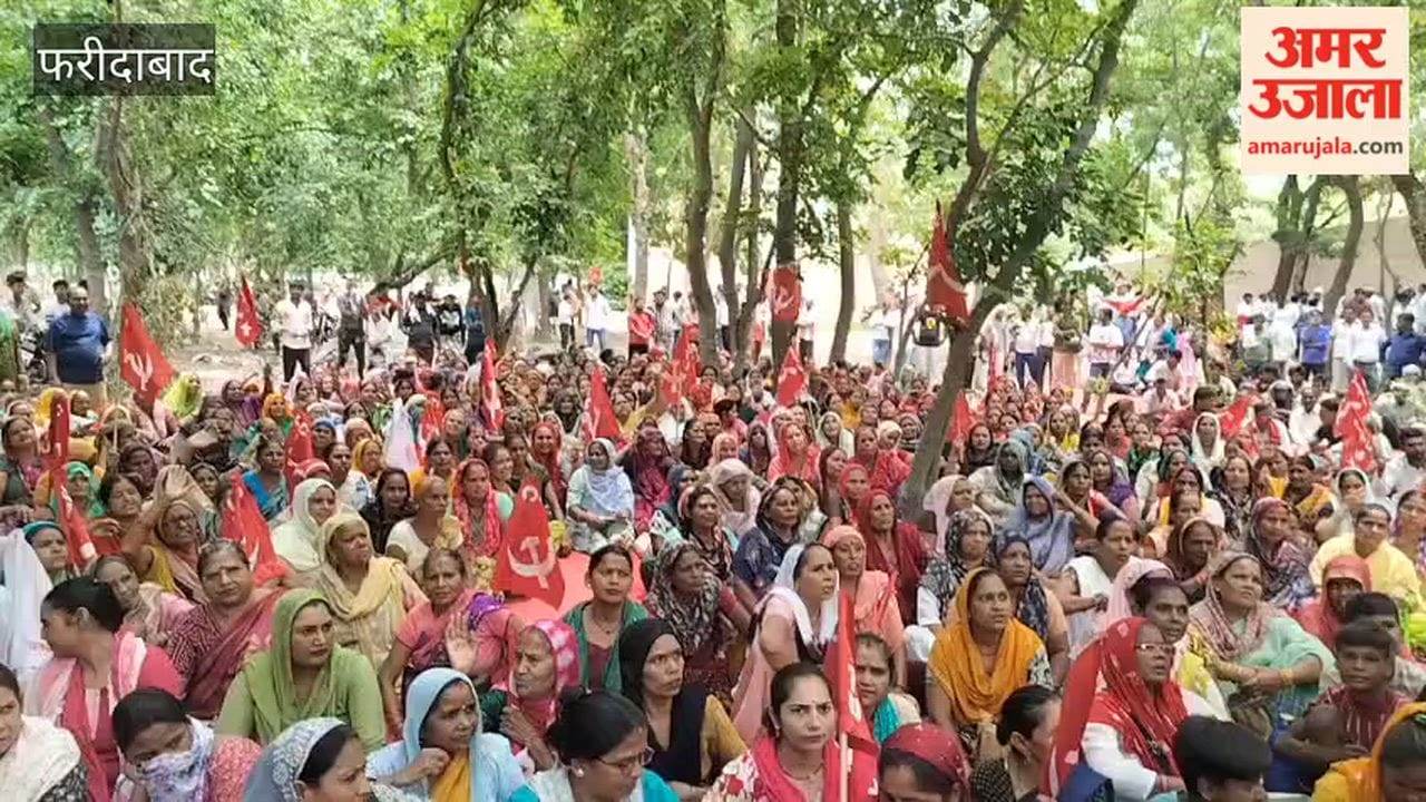 Faridabad Nehru Colony residents protest to save their homes
