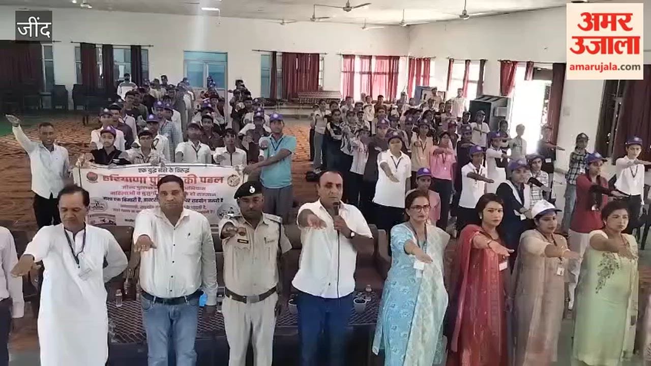 Students in Jind taught about traffic rules and cybersecurity at a police ki pathshala