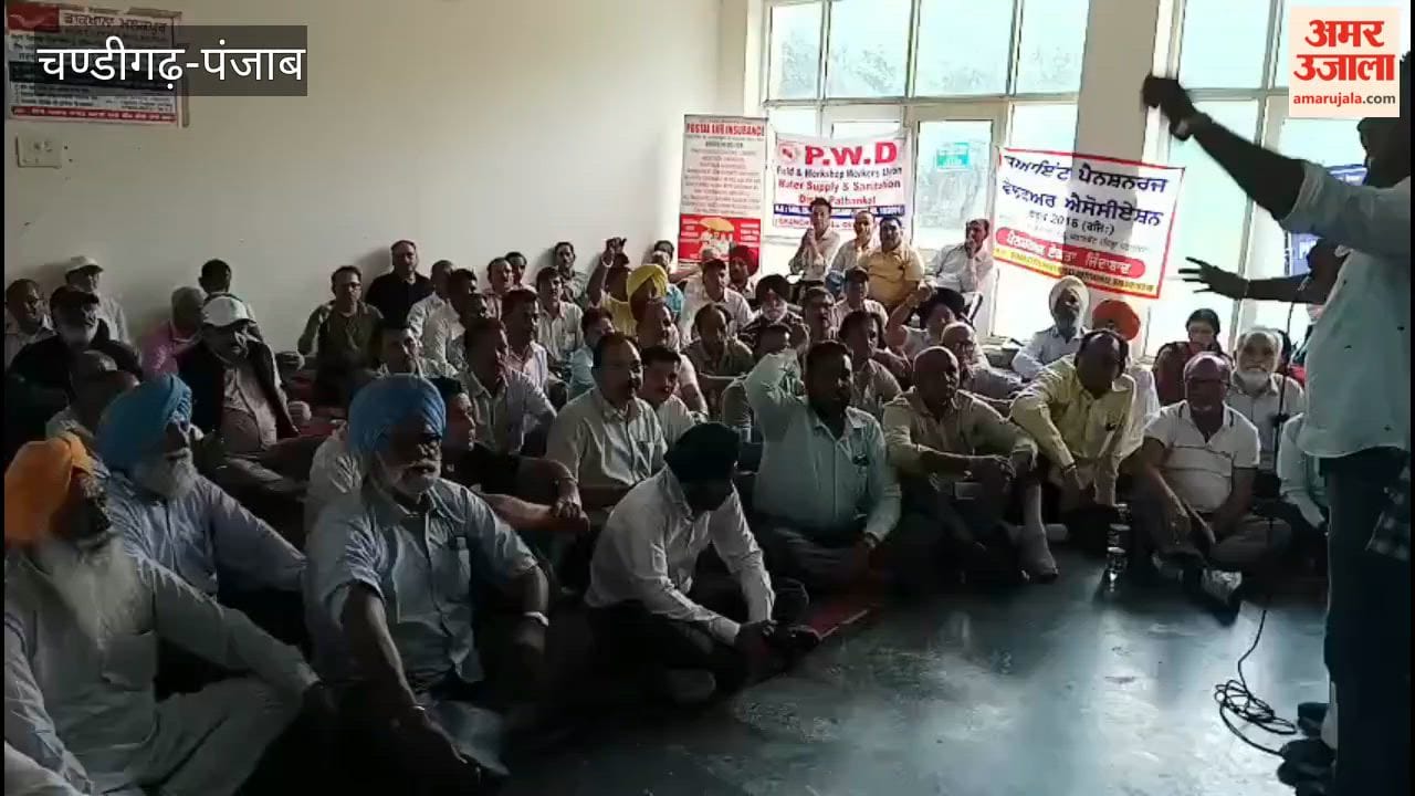Pathankot: The Punjab Employees and Pensioners Joint Front (Pathankot district) raised slogans against the government over their demands