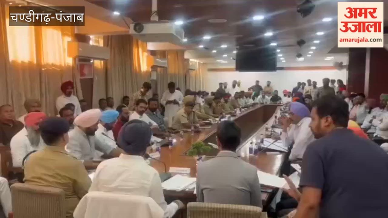 Minister Hardeep Singh Mundian held a meeting with the Moga district administration as part of the campaign against drugs.