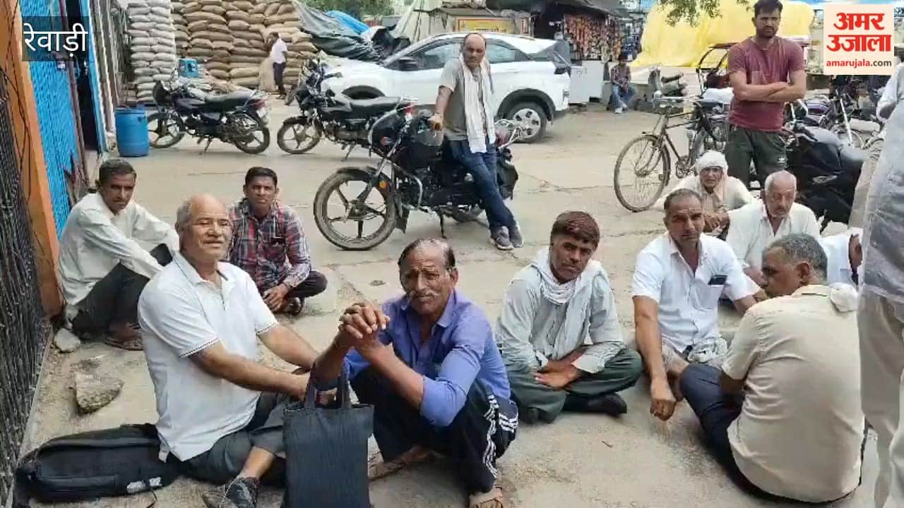 Scramble for DAP begins in Rewari; farmers queue up since morning