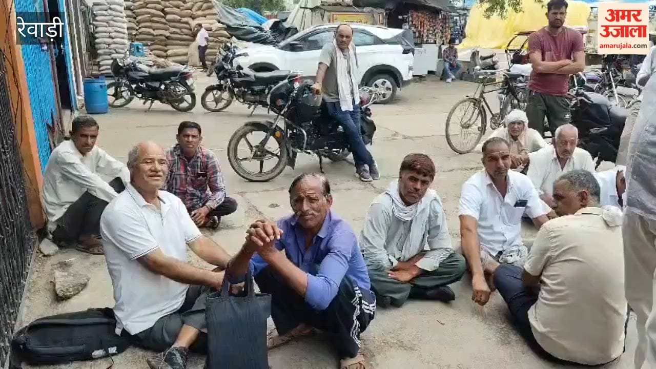 Scramble for DAP begins in Rewari; farmers queue up since morning