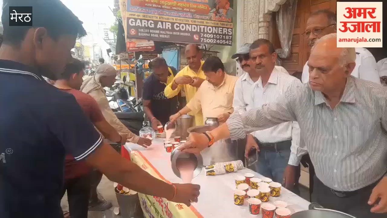 Meerut:Bharat Vikas Parishad Distributes Sherbet, Offers Relief to Commuters