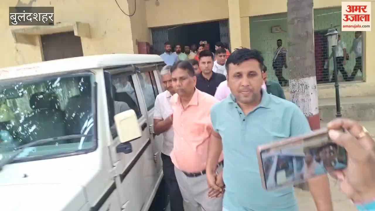 Corrupt Mandi Secretary arrested in Khurja.