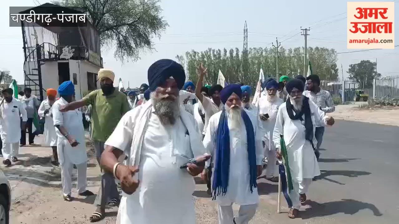 In Zira, farmers burned an effigy of the central government in front of a BJP leader's house.