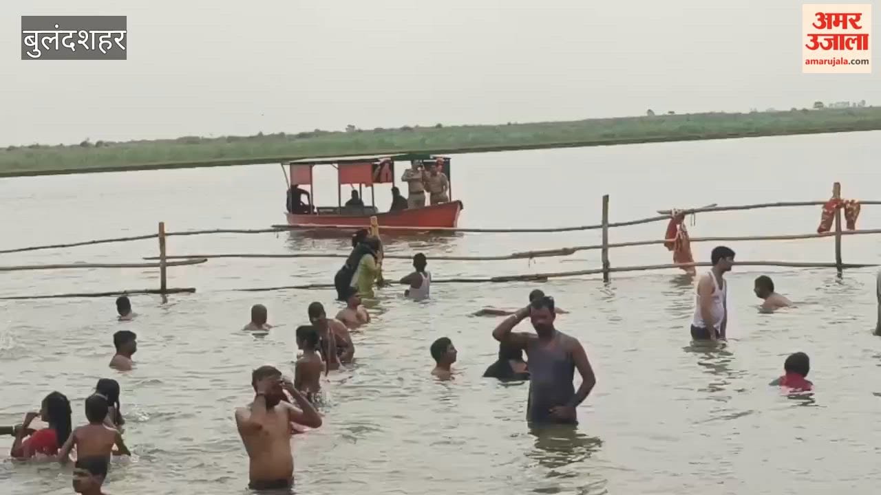 Devotees took a holy dip on the occasion of Ganga Dussehra in Bulandshahr
