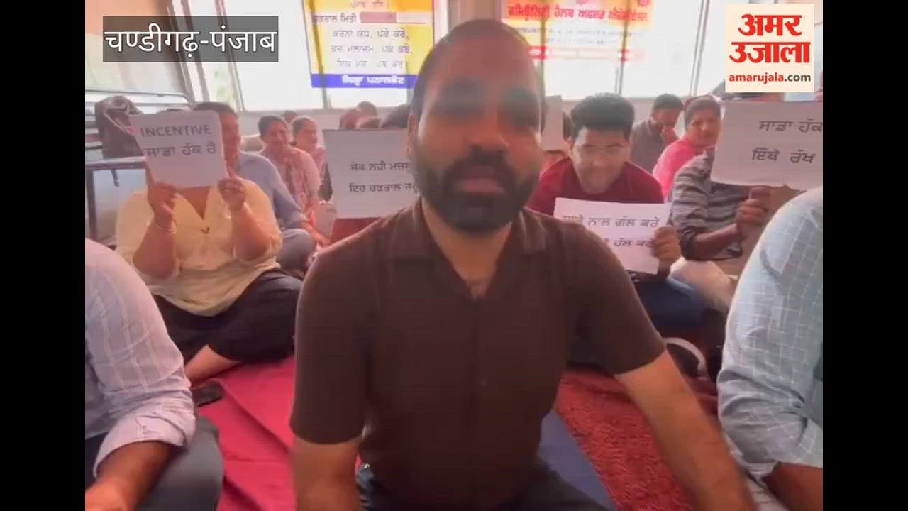 NHM employees in Pathankot go on strike over their demands