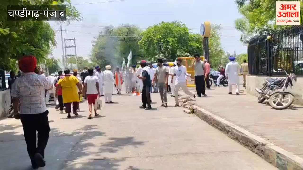 Candidates clashed while filing nomination papers in Guruhar-Sahai.