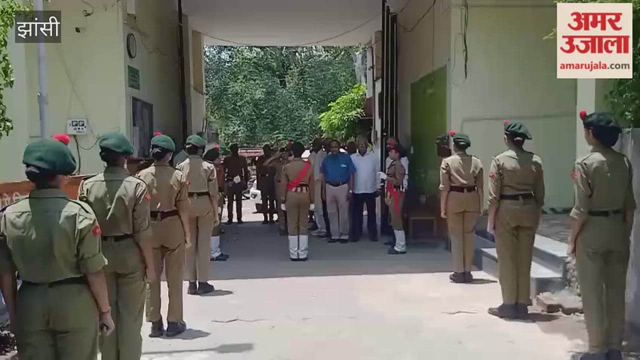 NCC cadets presented a Guard of Honour and performed a salute and parade accompanied by the band.