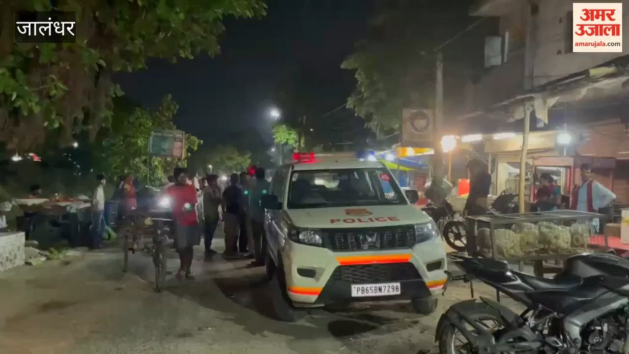 Uproar in Jalandhar over filling out forms for a ₹1,000 government scheme; stone-pelting and a clash between two groups.