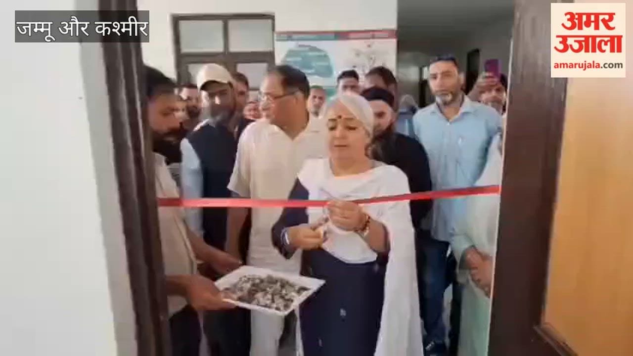 DC Bandipora Kick-Starts Pulse Polio Immunization Campaign by Administering Polio Drops to Children