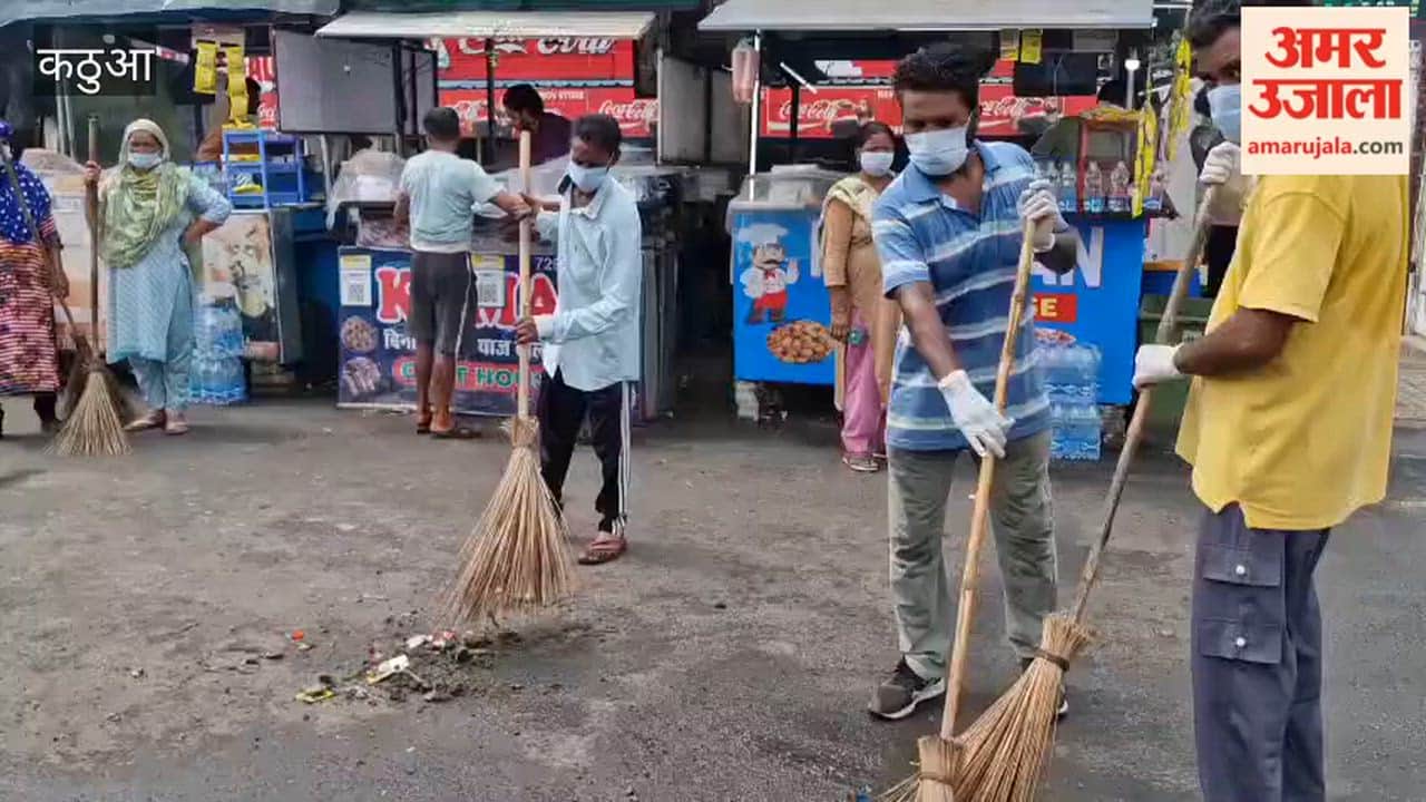 Cleanliness drive in Kathua and Lakhanpur following the end of the strike
