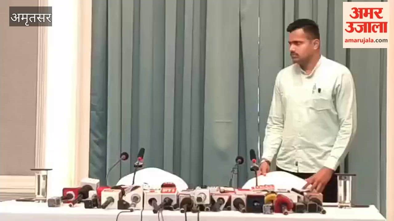 Arvind Kejriwal accused the BJP regarding the theft of offerings at the Ram Mandir.