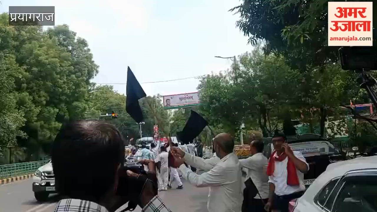 Black flags were shown to Akhilesh Yadav, and slogans of "Akhilesh, go back" were raised.