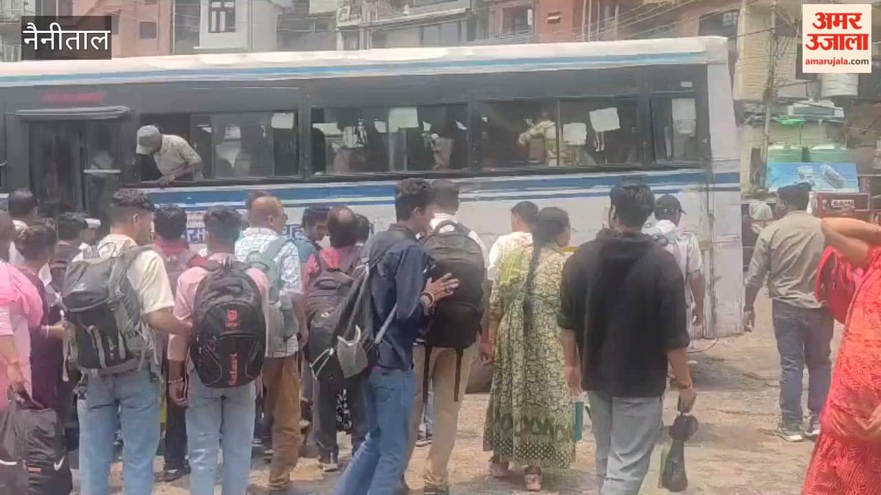 There was a scramble for seats at the Nainital bus stand