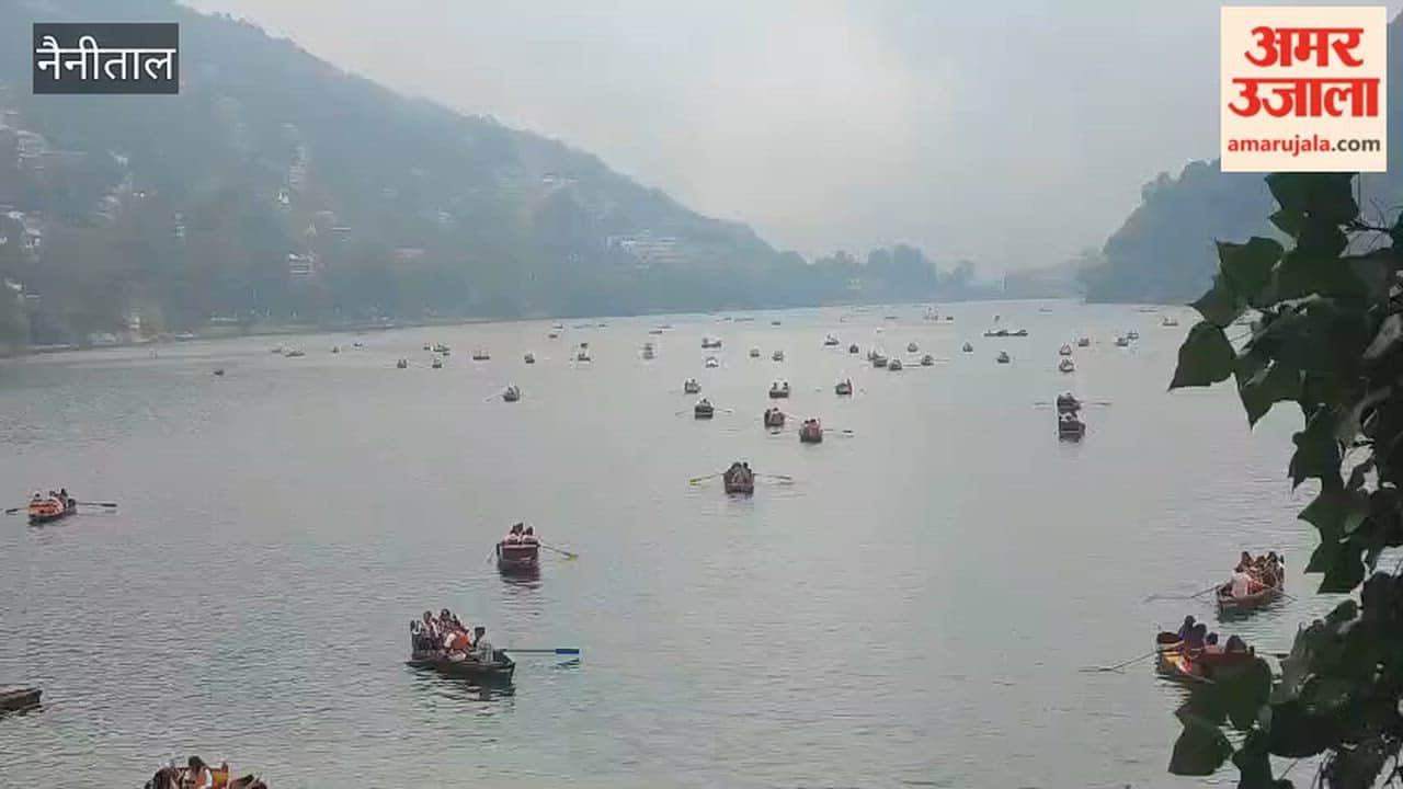 Crowds of tourists in Nainital