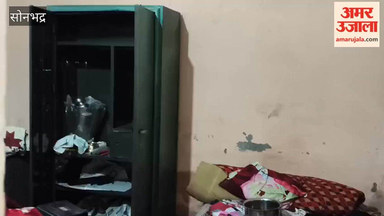 Thieves break lock of locked house and make off with jewelry worth 20 lakh