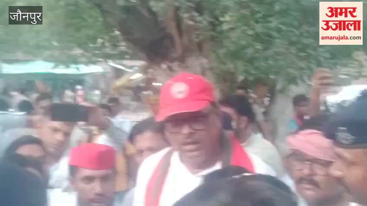Sloganeering by BJP and SP workers during flagging off Patna-Kota Express