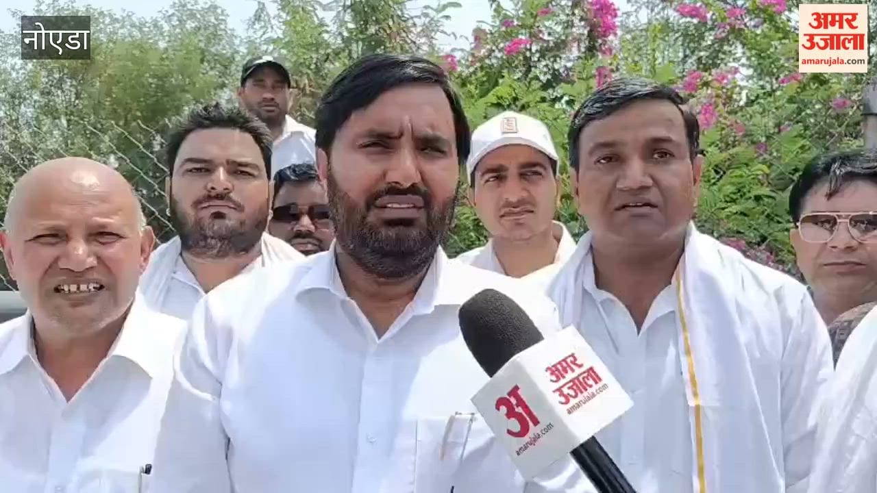 Deed writers protest at Zero Point over various demands.