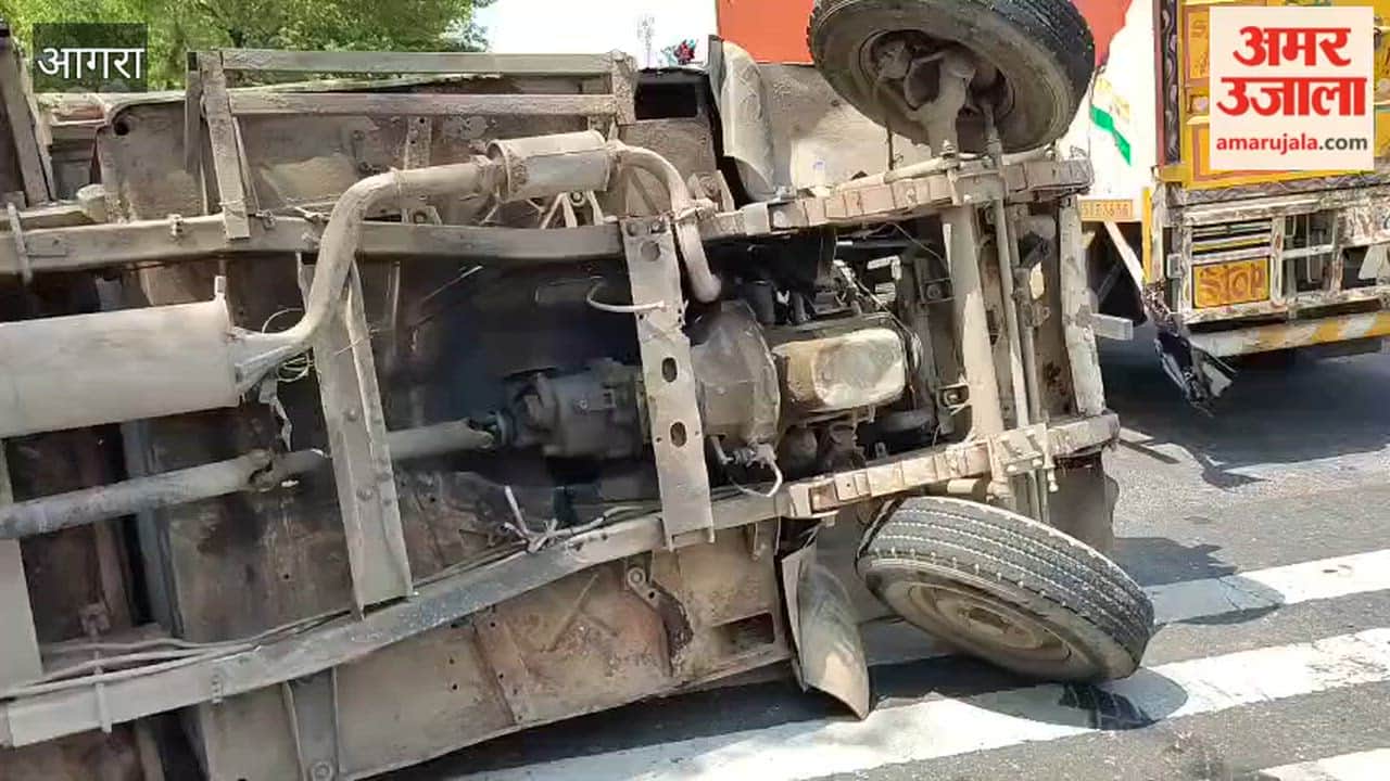 Max Pickup Overturns on Gwalior Highway After Tyre Burst; Trader and Driver Injured
