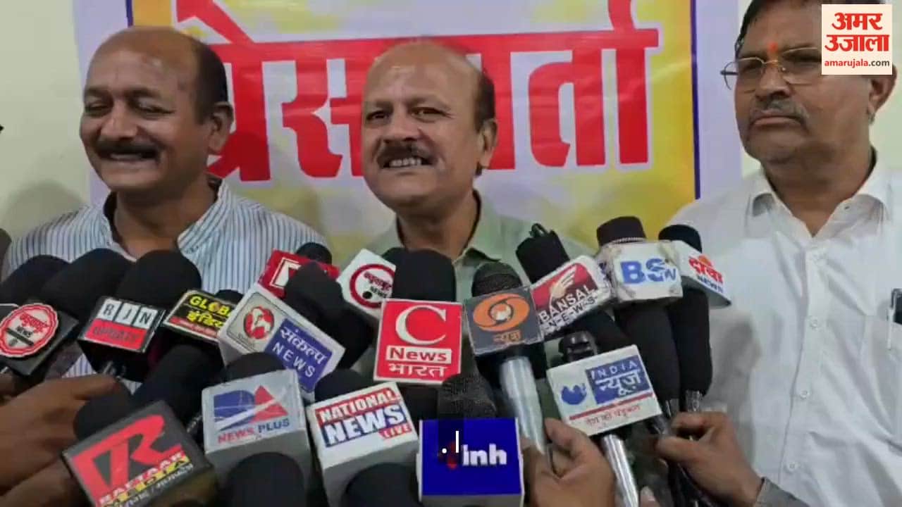 Crime investigation to tech-enabled 120 investigating officers of Kabirdham Police receive smart mobile phones