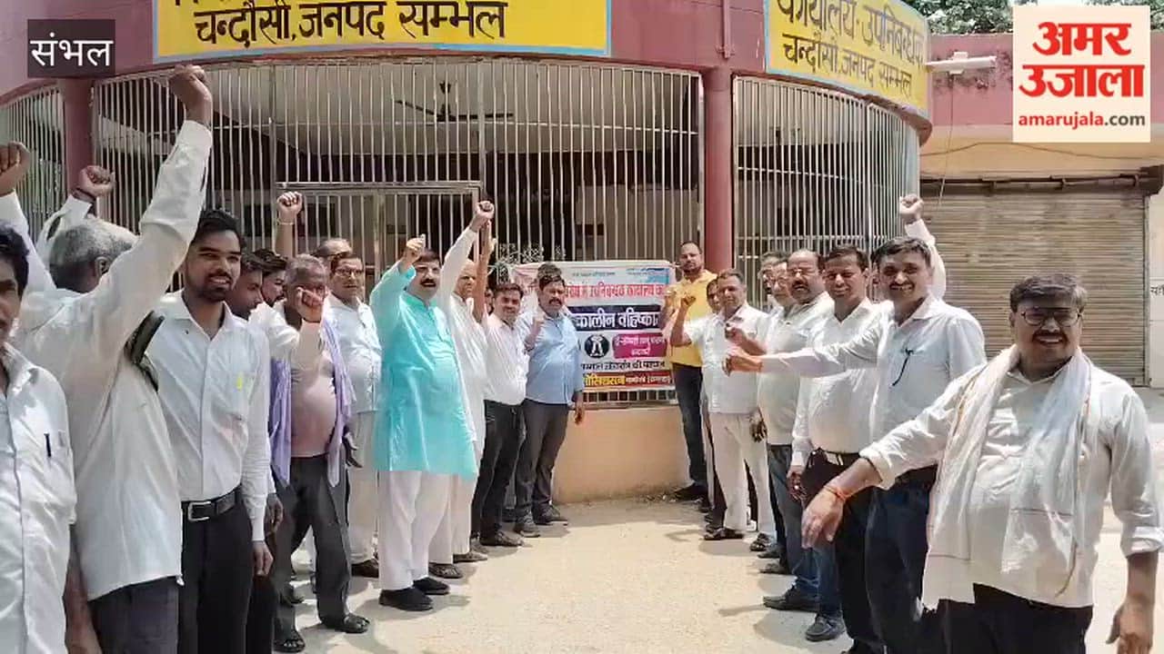 Advocates stage sit-in protest against e-registry