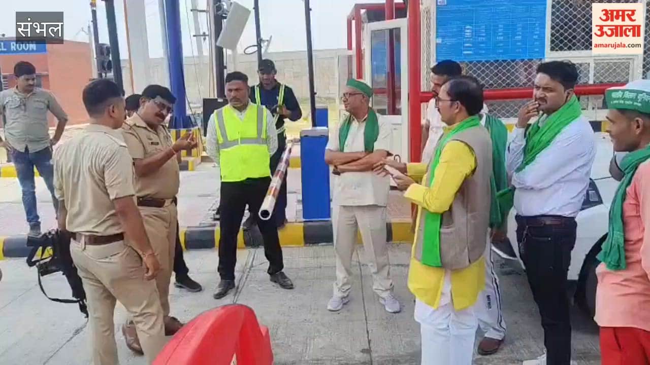 A scuffle broke out between the national president of Bhakiyu Mahashakti and toll workers at Khirni Interchange, and police arrived.