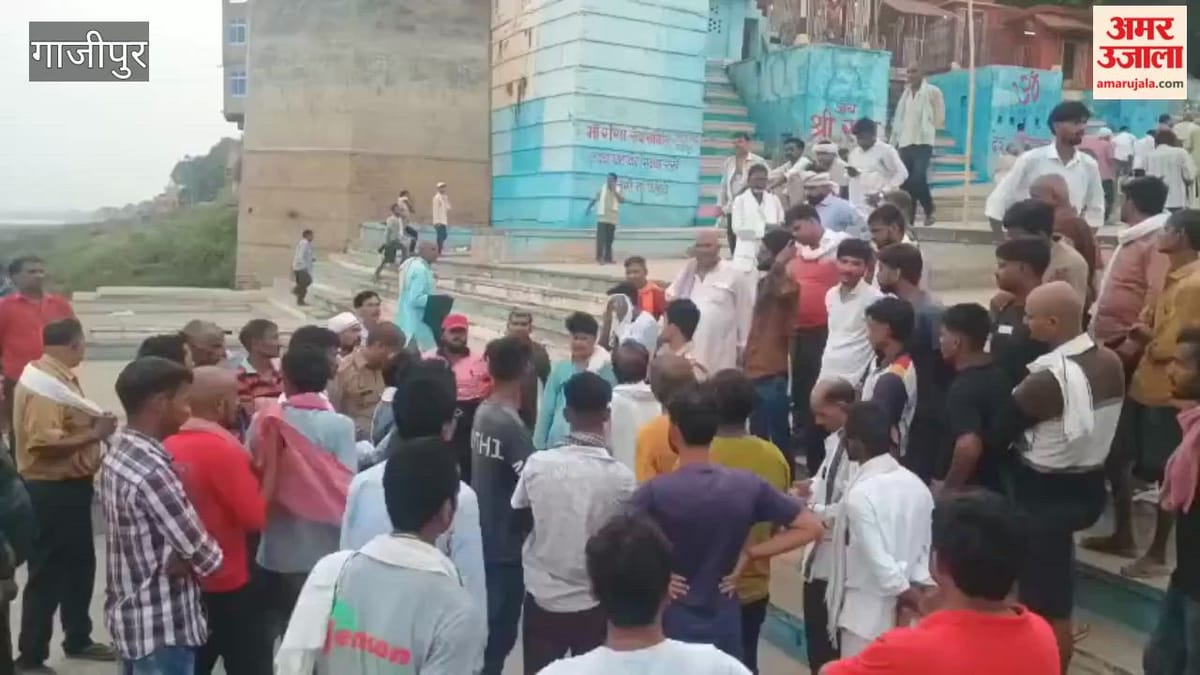 अंतिम संस्कार में आया किशोर स्नान के दौरान गंगा में डूबा, तलाश जारी; VIDEO