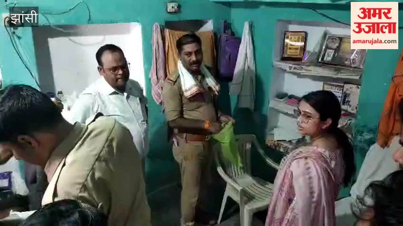 Unregistered clinic sealed in Mauranipur.